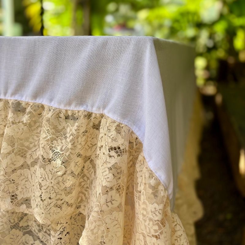 Mantel Alma / Lino Blanco y Encaje Beige